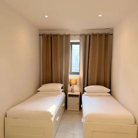 Island Club Affittacamere 3*